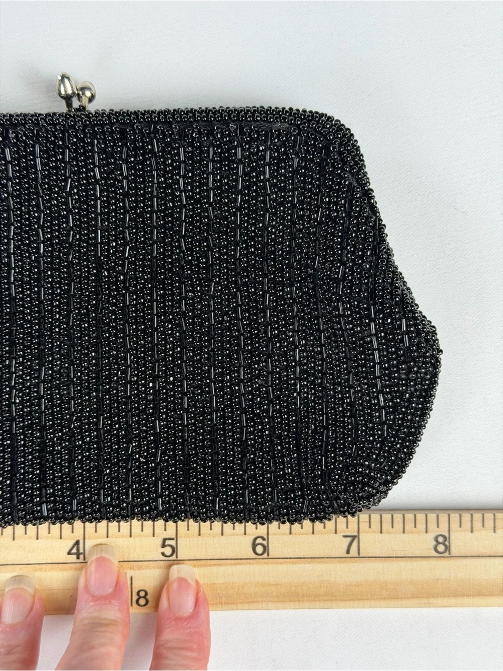 Black Vintage Beaded Evening Clutch - Classic Women's Accessory Stunning